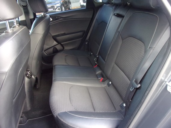 KIA CEE'D KIA CEE'D SW GRISE-005.jpg